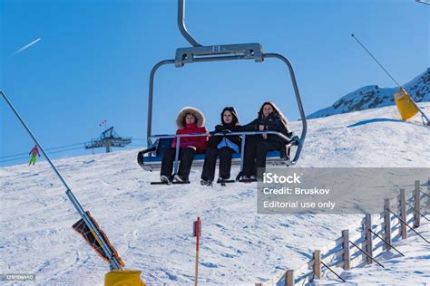  Yunyang Ski Resort: Eğlenceli Kayak Pistleri ve Muhteşem Dağ Manzaralarıyla Tanışın!