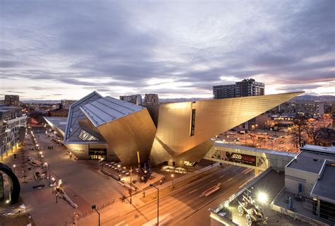 Denver Art Museum: Evrensel Sanatı Keşfedin ve Mimari Harikasına Hayran Kalın!