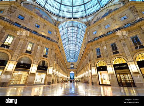 Galleria Vittorio Emanuele II: Şık bir Arkade ve Milano'nun Kalbindeki Bir Tarihi Hazine!